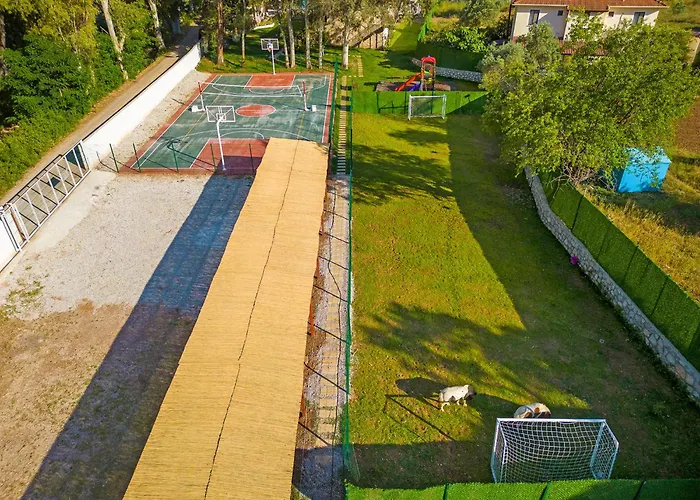 Alados Bed & Breakfast 2*