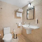 Alados Hotel
