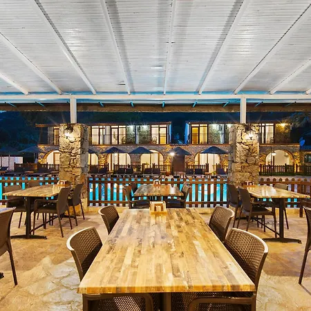 Alados Bed & Breakfast 2*