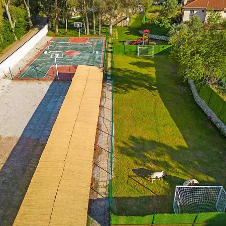 Alados Bed & Breakfast 2*