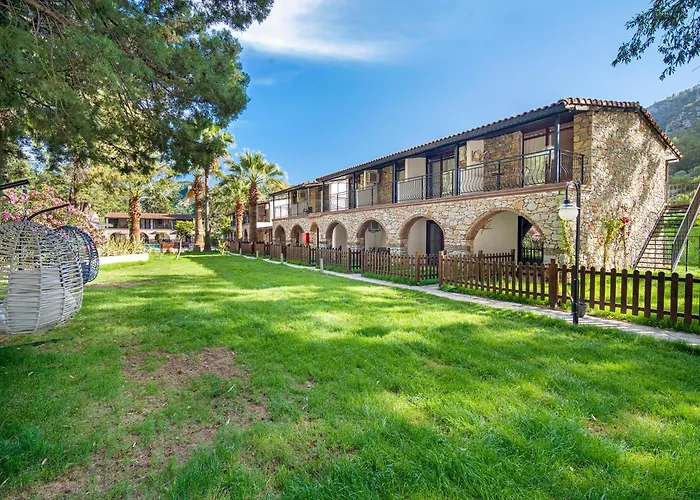 Alados לינה וארוחת בוקר 2*