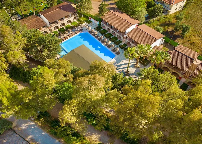 לינה וארוחת בוקר Alados 2*