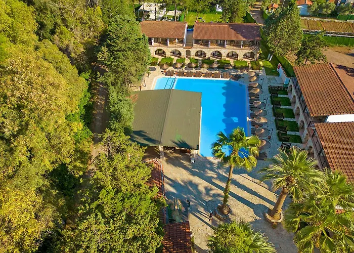 לינה וארוחת בוקר Alados 2*